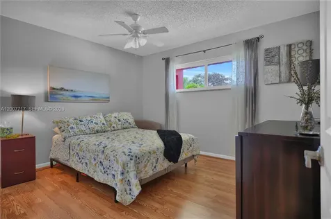 8941 S Hollybrook Boulevard Pembroke Pines FL 33025