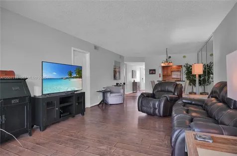 8941 S Hollybrook Boulevard Pembroke Pines FL 33025