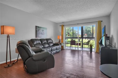 8941 S Hollybrook Boulevard Pembroke Pines FL 33025