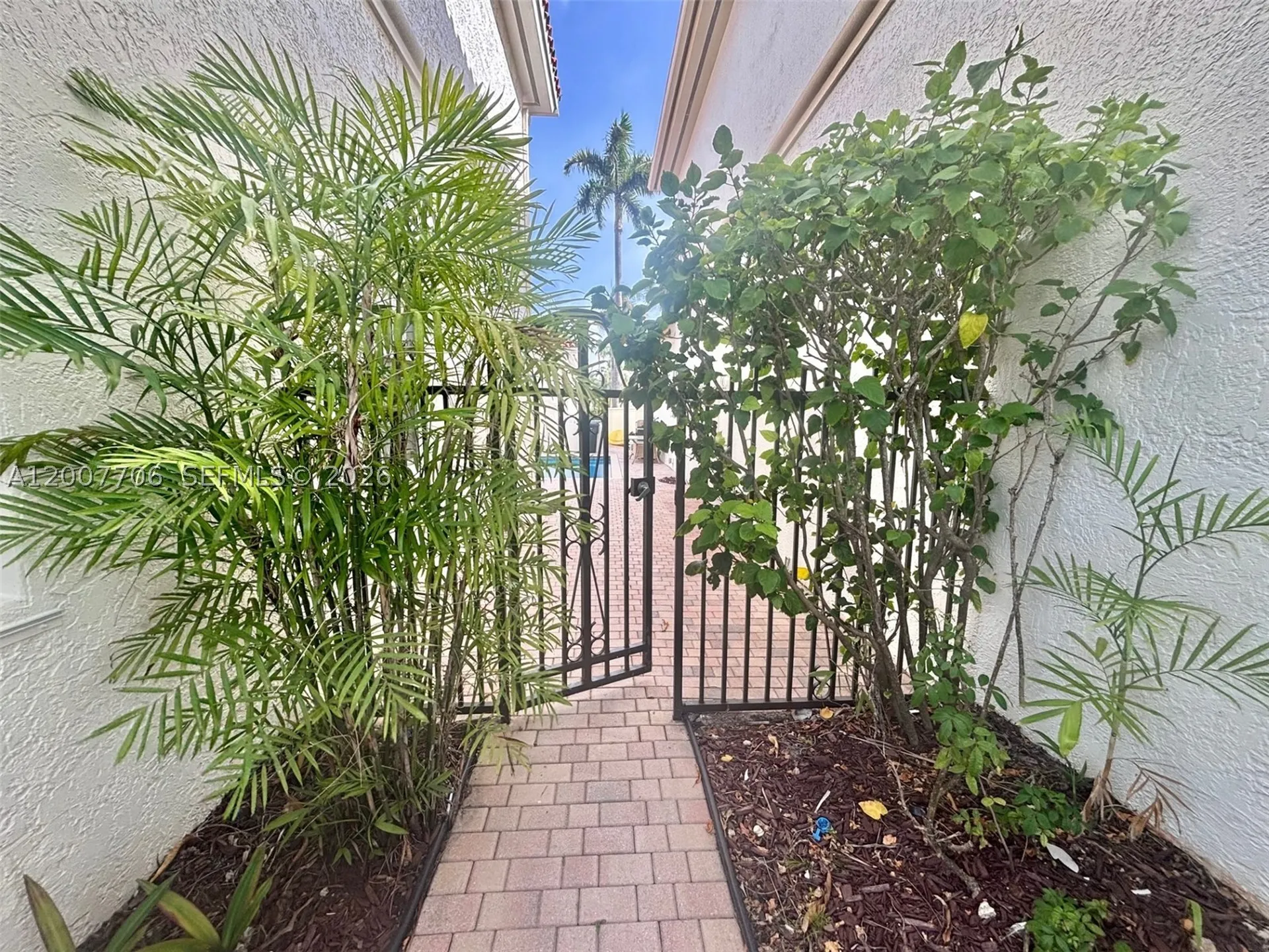 1141 Waterside Lane Hollywood FL 33019