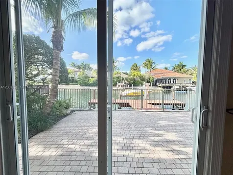 1141 Waterside Lane Hollywood FL 33019