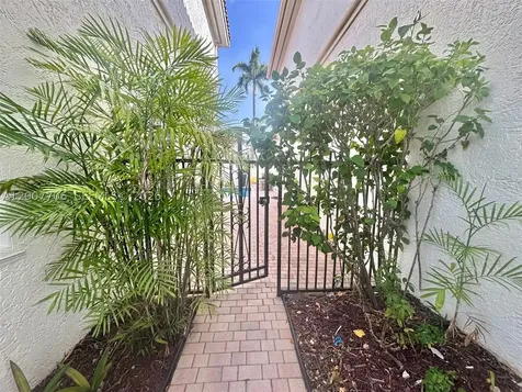 1141 Waterside Lane Hollywood FL 33019