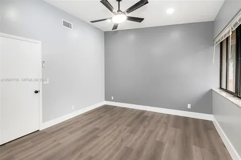 7111 SW 42nd Place Davie FL 33314