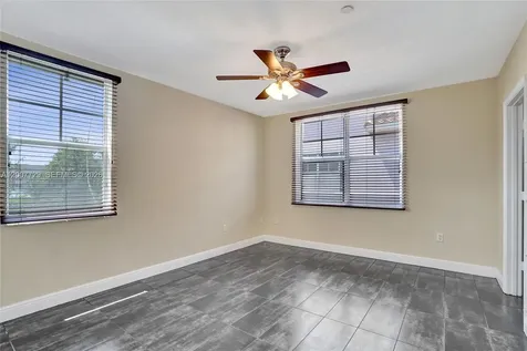 1033 NE 17th Way Fort Lauderdale FL 33304