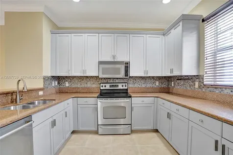 1033 NE 17th Way Fort Lauderdale FL 33304