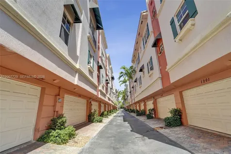 1033 NE 17th Way Fort Lauderdale FL 33304