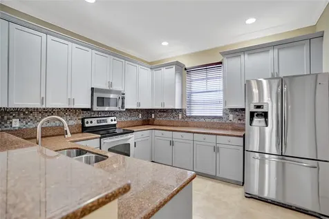 1033 NE 17th Way Fort Lauderdale FL 33304