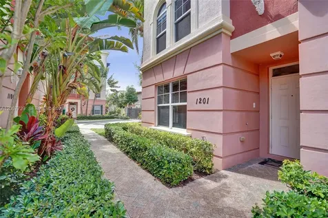 1033 NE 17th Way Fort Lauderdale FL 33304