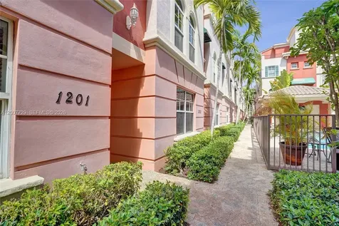 1033 NE 17th Way Fort Lauderdale FL 33304