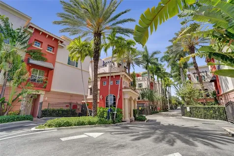 1033 NE 17th Way Fort Lauderdale FL 33304