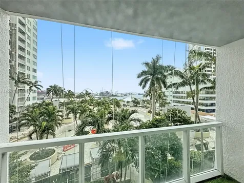 253 NE 2nd Street Miami FL 33132