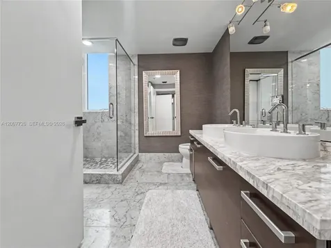 253 NE 2nd Street Miami FL 33132