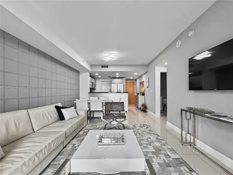 253 NE 2nd Street Miami FL 33132