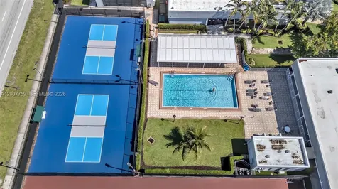 494 W Tilford W Deerfield Beach FL 33442