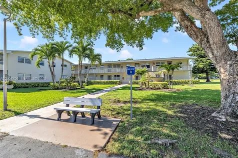 494 W Tilford W Deerfield Beach FL 33442
