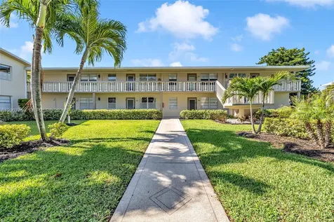 494 W Tilford W Deerfield Beach FL 33442