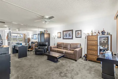 494 W Tilford W Deerfield Beach FL 33442
