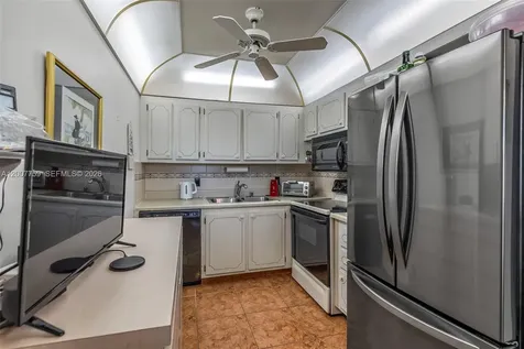 494 W Tilford W Deerfield Beach FL 33442