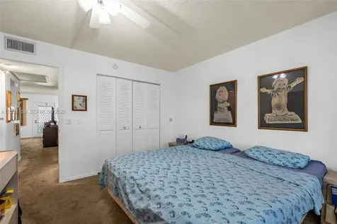 494 W Tilford W Deerfield Beach FL 33442