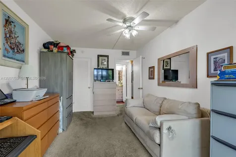 494 W Tilford W Deerfield Beach FL 33442