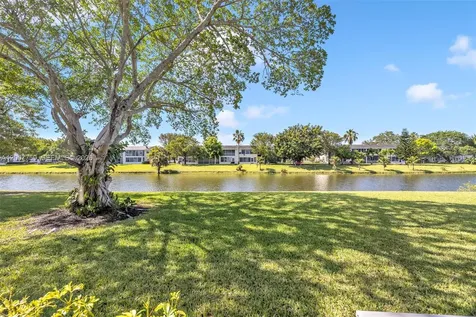 494 W Tilford W Deerfield Beach FL 33442