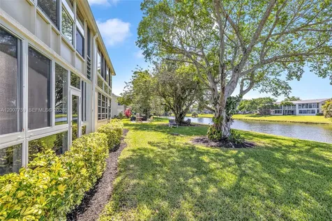 494 W Tilford W Deerfield Beach FL 33442