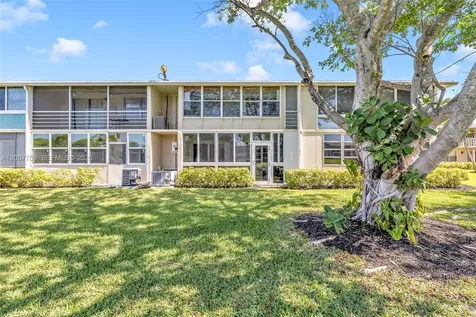 494 W Tilford W Deerfield Beach FL 33442