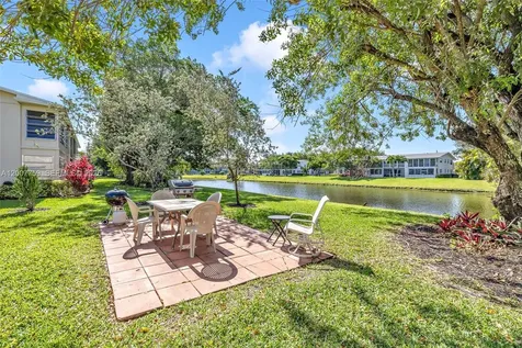 494 W Tilford W Deerfield Beach FL 33442