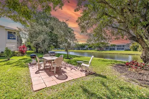 494 W Tilford W Deerfield Beach FL 33442