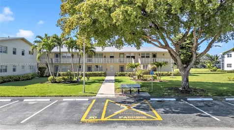 494 W Tilford W Deerfield Beach FL 33442