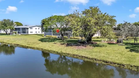 494 W Tilford W Deerfield Beach FL 33442