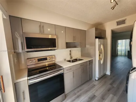 15250 SW 80th Street Miami FL 33193