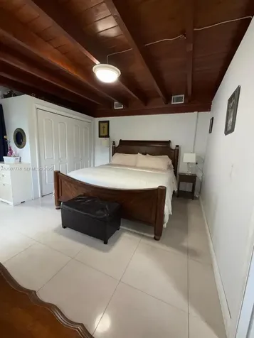 4289 NW 5th Street Miami FL 33126