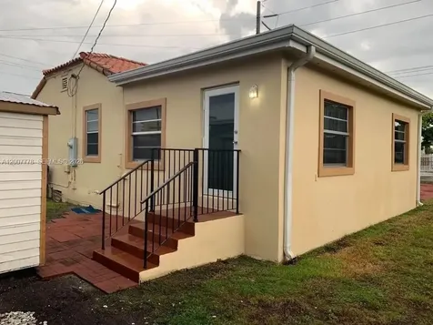 4289 NW 5th Street Miami FL 33126