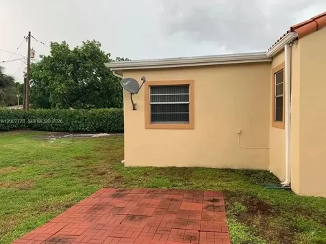4289 NW 5th Street Miami FL 33126