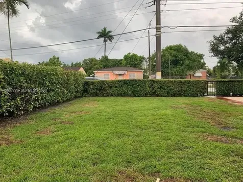 4289 NW 5th Street Miami FL 33126