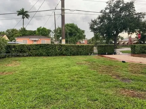 4289 NW 5th Street Miami FL 33126