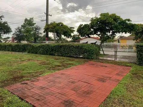 4289 NW 5th Street Miami FL 33126