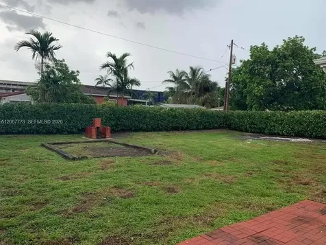 4289 NW 5th Street Miami FL 33126