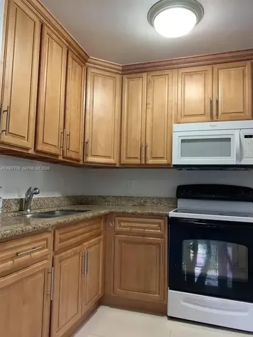 4289 NW 5th Street Miami FL 33126