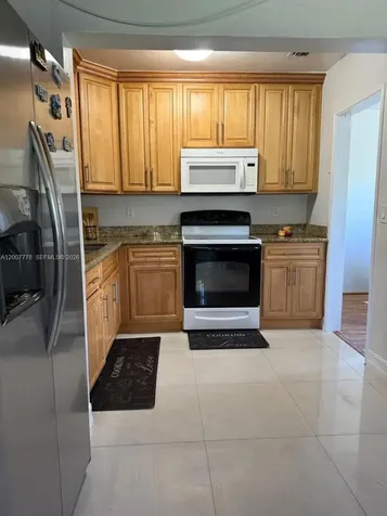 4289 NW 5th Street Miami FL 33126