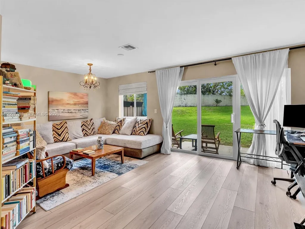 1958 E Discovery Circle E Deerfield Beach FL 33442