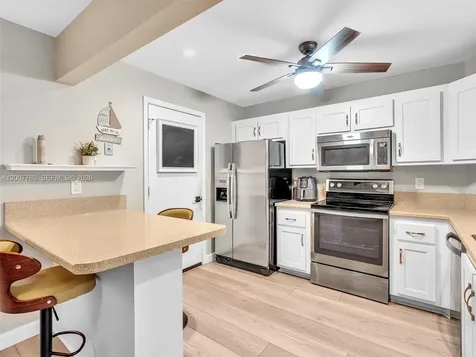 1958 E Discovery Circle E Deerfield Beach FL 33442