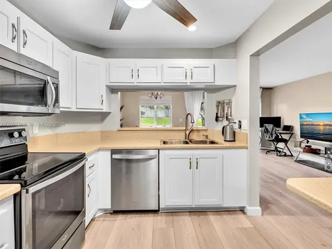 1958 E Discovery Circle E Deerfield Beach FL 33442