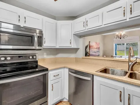1958 E Discovery Circle E Deerfield Beach FL 33442