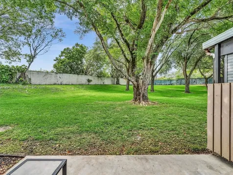 1958 E Discovery Circle E Deerfield Beach FL 33442