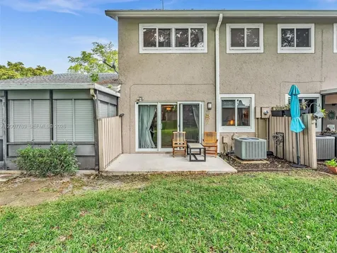 1958 E Discovery Circle E Deerfield Beach FL 33442