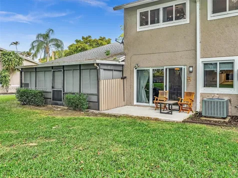 1958 E Discovery Circle E Deerfield Beach FL 33442