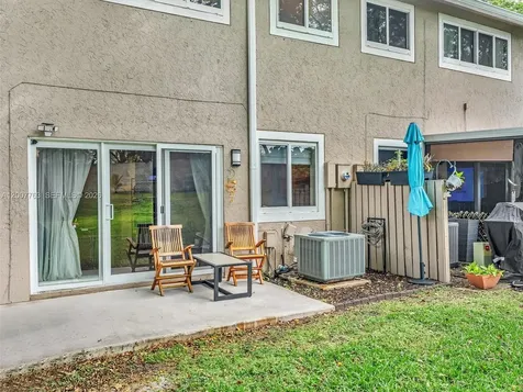 1958 E Discovery Circle E Deerfield Beach FL 33442