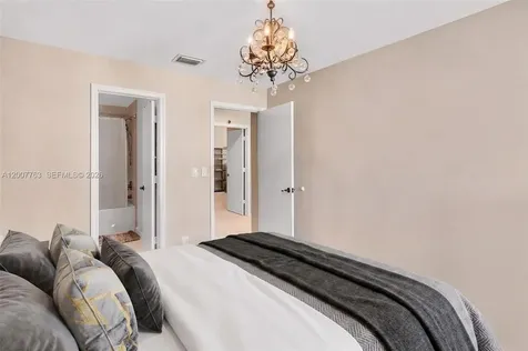 1958 E Discovery Circle E Deerfield Beach FL 33442